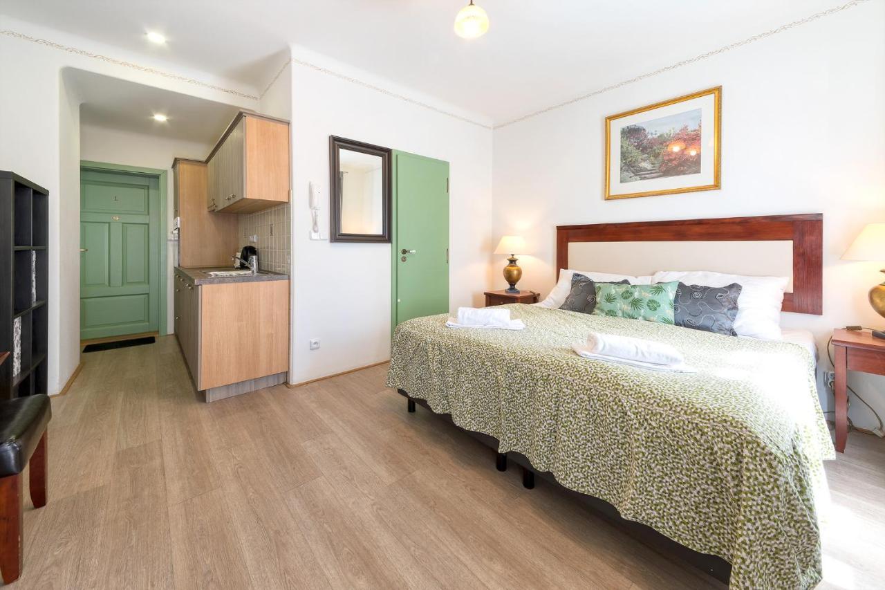 Nobles Apartments Прага Экстерьер фото