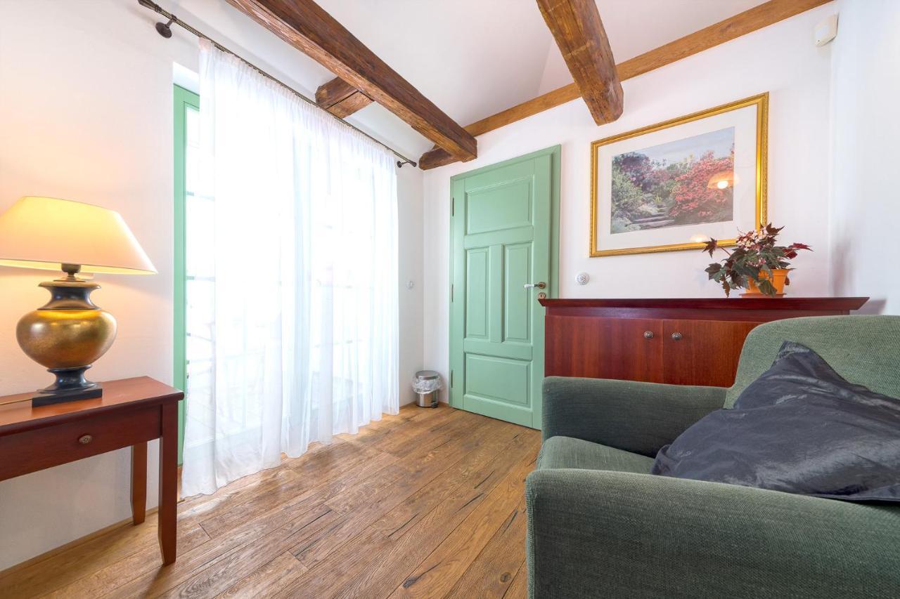 Nobles Apartments Прага Экстерьер фото