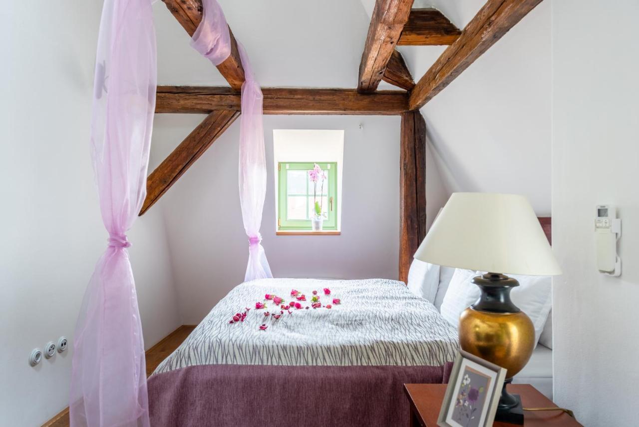 Nobles Apartments Прага Экстерьер фото